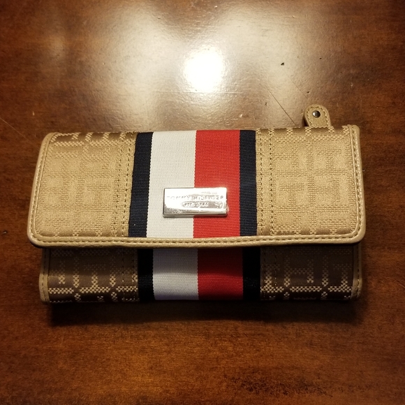 WOMEN'S TOMMY HILFIGER CLUTCH WALLET - Picture 1 of 5